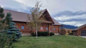 sold-luxe-red-lodge-red-home